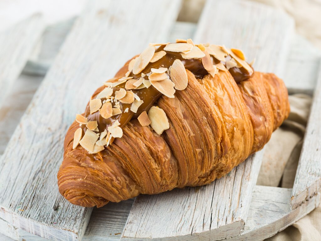 Круассан со сгущенкой